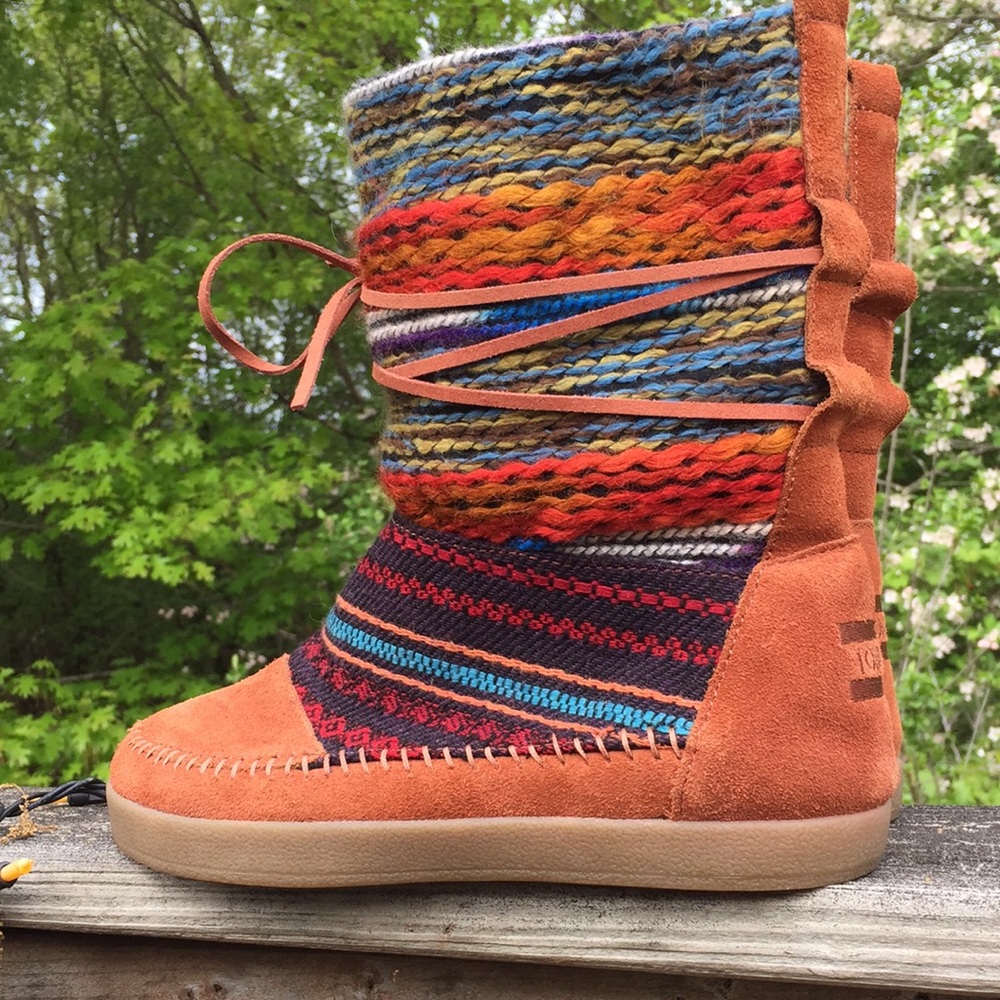 NWOT Toms Aztec boots